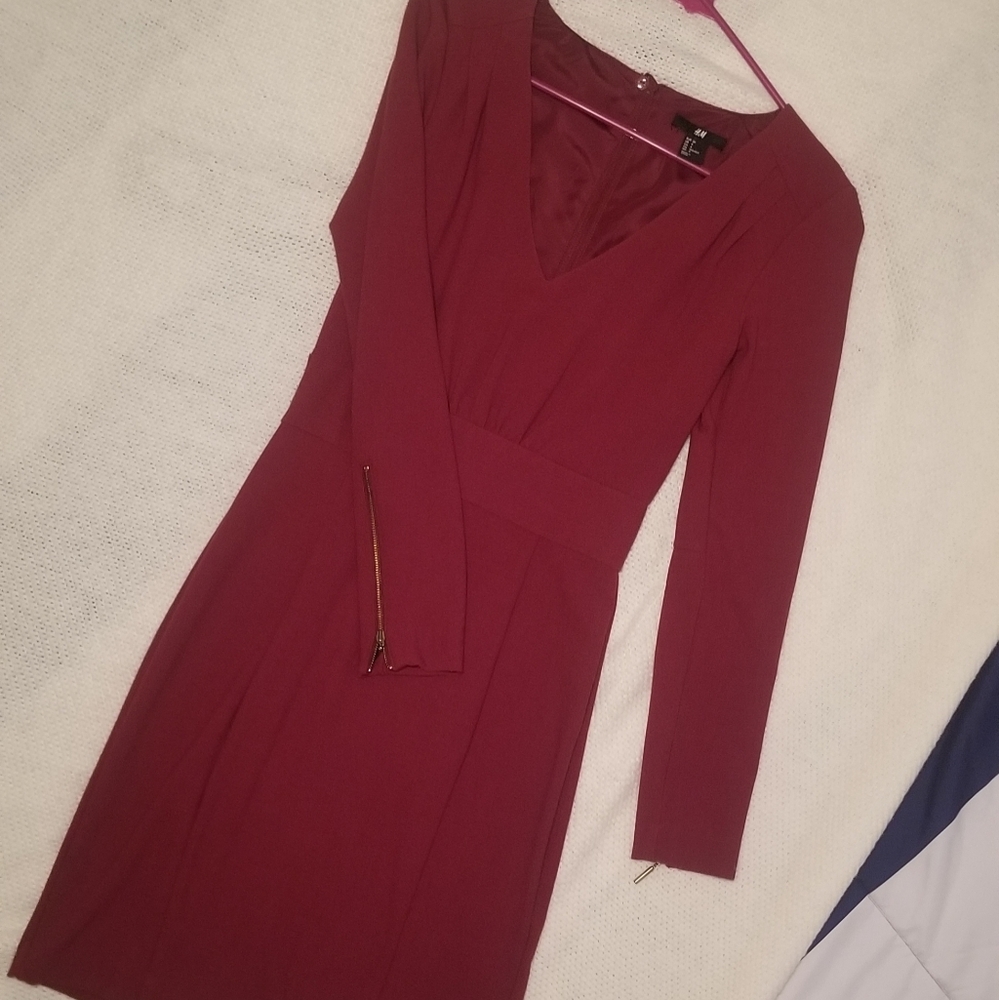 H&M V Neck long sleeve maroon dress